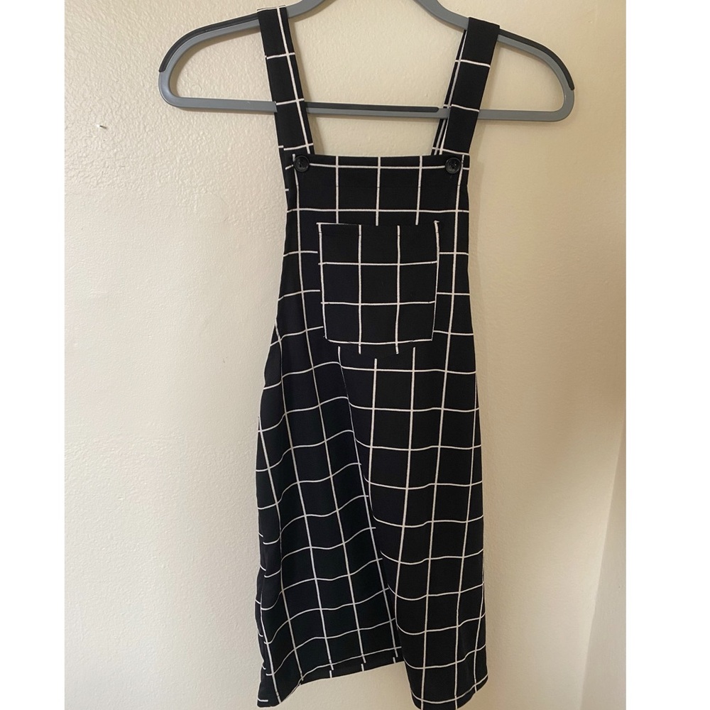 Black and white dress